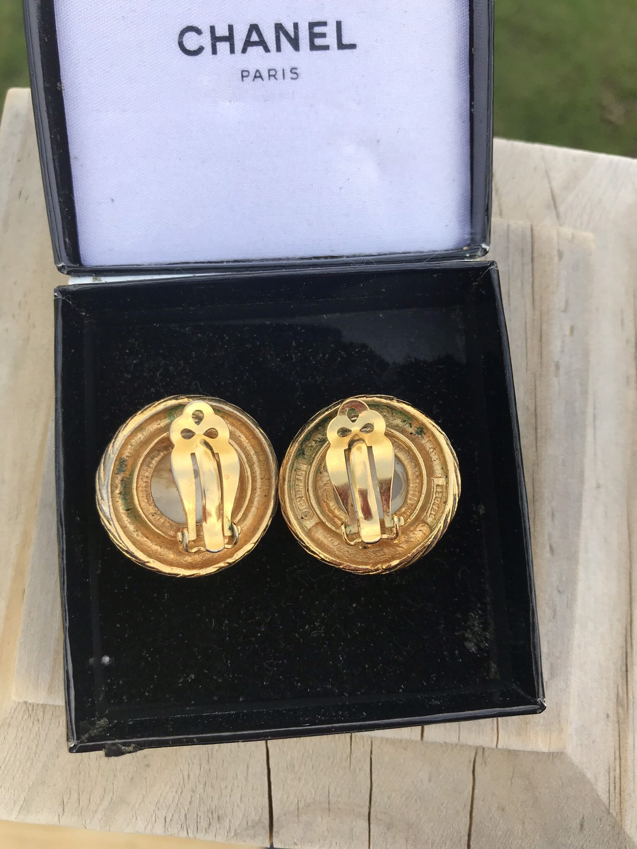 CHANEL☆クリップオン スタッド イヤリング CHANEL CC Logos Gray Round Clip-On Earrings Silver Tone 96P