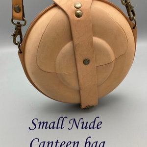 Sac de gourde petite et grande taille en cuir dur moulé bleu, sac à bandoulière rond, sac à bandoulière unique fait main en bandoulière de couleur bleue