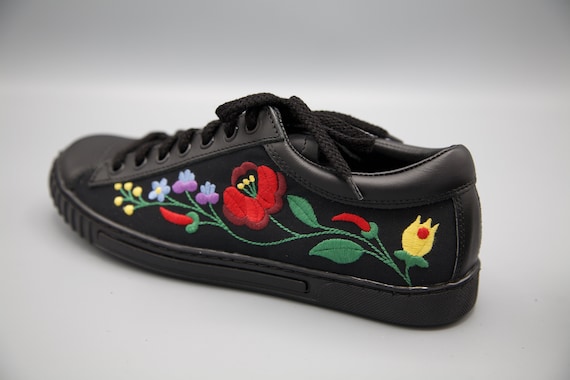 Black colour canvas shoes hotsell
