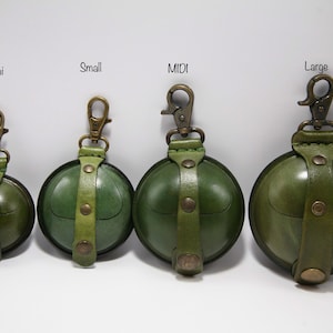 Handmade Green Leather Coin Purse: Round Keyring Pouch