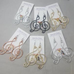 Solsleutel-oorbellen, gekleurde draadoorbellen, draadgewikkelde oorbellen, aluminiumdraadoorbellen, hangoorbellen, muzieknootsieraden,
