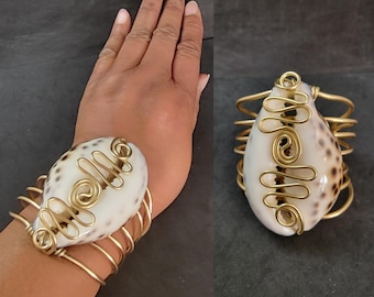 Large Cowrie Shell Cuff Bracelet, Wire Cuff Bracelet, Seashell Bracelet, Cowrie Shell, Statement Jewelry, Wire Wrapped Bracelet