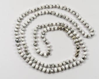Collar howlite blanco dietitado a mano - Pave Diamonds - collar de piedras preciosas - collar largo - joyería minimalista - joyería diaria - capas