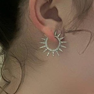Kolczyki z diamentowymi kolcami, kolczyki z diamentami w kształcie gwiazdek, wyraziste kolczyki z diamentami, kolczyki ślubne z diamentami, kolczyki wieczorowe, kolczyki z diamentami