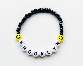 Yellow Smiley Face Beaded Bracelet with Name, 90’s Clothing, Be Happy, Choose Happy, Choose Joy, Y2K Jewelry, Happy Face Stretch Bracelet