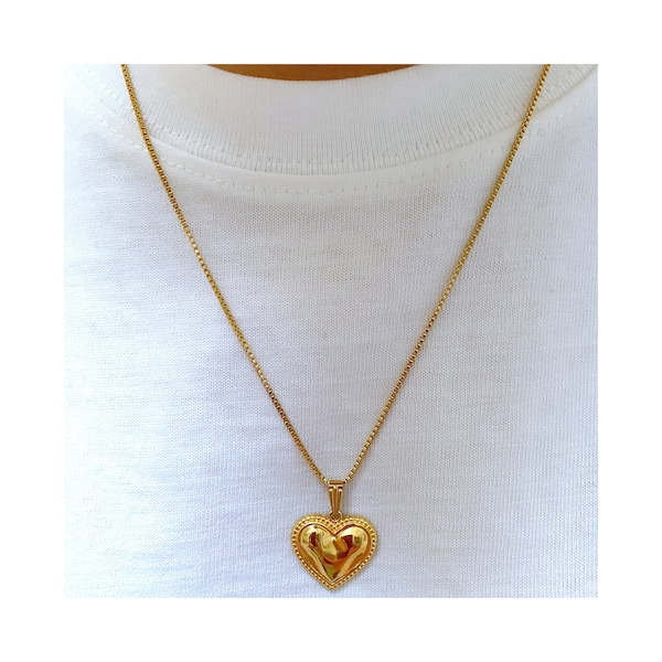 Golden heart pendant necklace