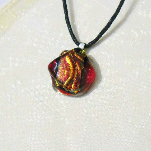 Fire red glass jewellery pendant necklace, silver plated, orange, red and gold colour CM74
