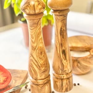 Olive Wood Salt & Pepper Mill Set