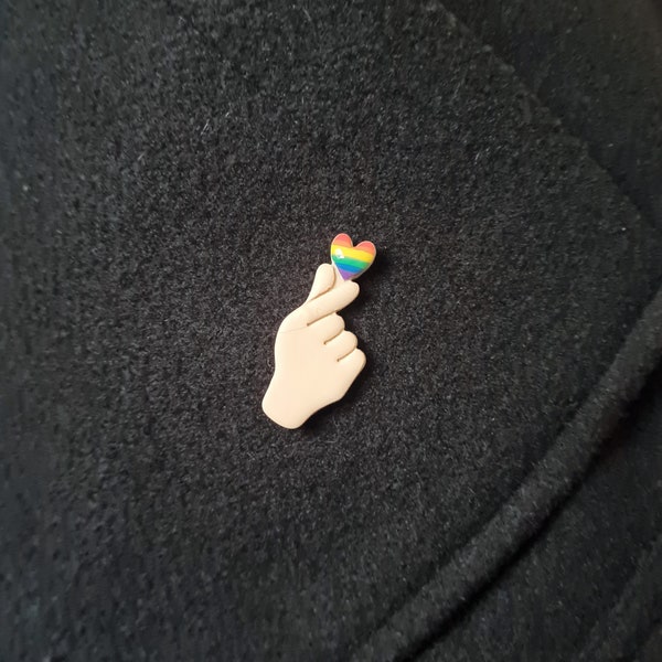 Customisable K-pop finger heart pin badge