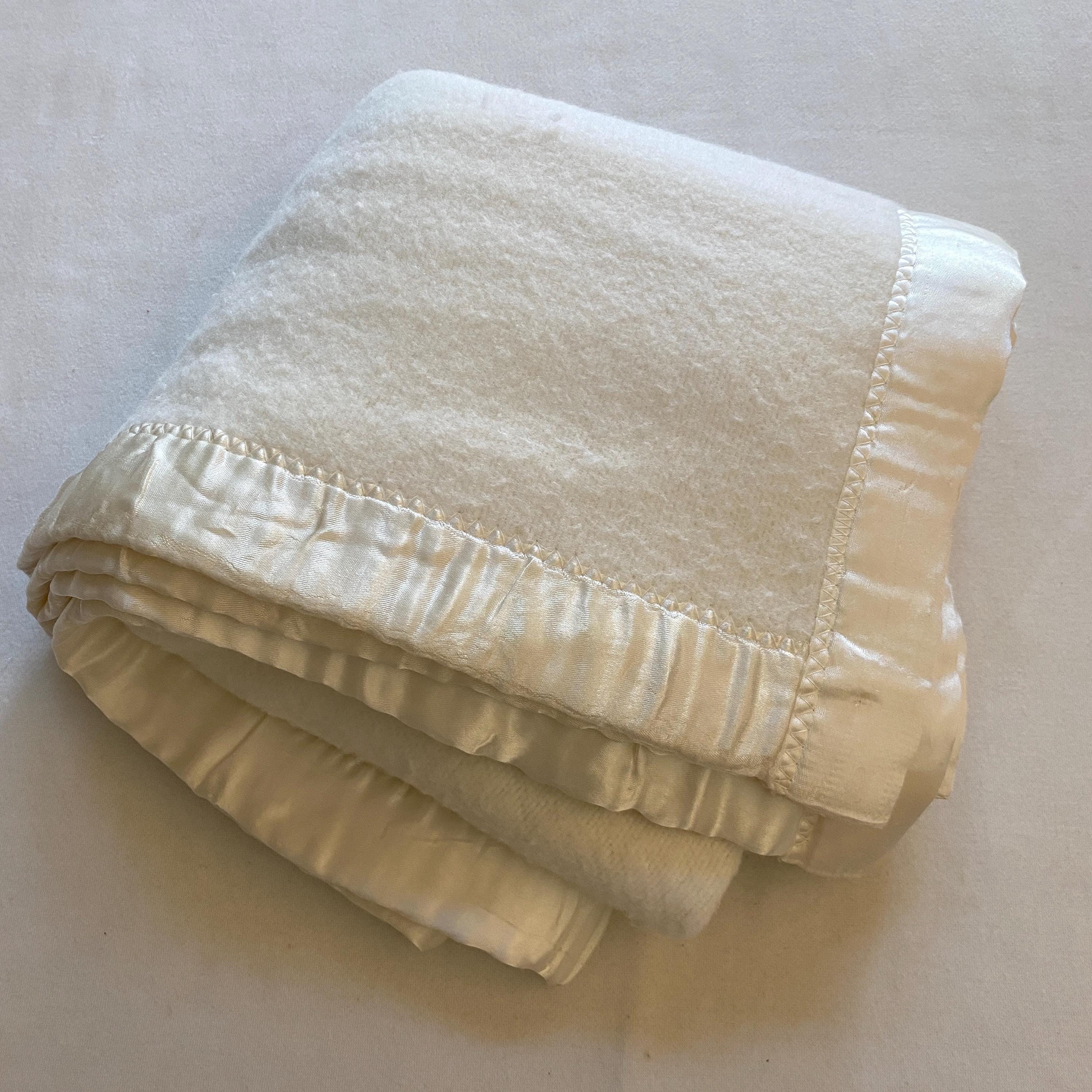 Vintage satin trim baby blanket - Etsy 日本