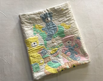 Handmade Pastel Animals Baby Blanket 80s Kids Babies Crib Blankie Nostalgic Hand Stitched Quilt Children Soft Plush Collectible Quilted