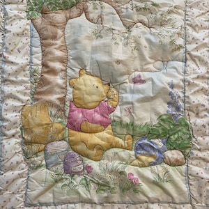 1996 Classic Pooh Bear Quilted Baby Blanket 90s Kids Children