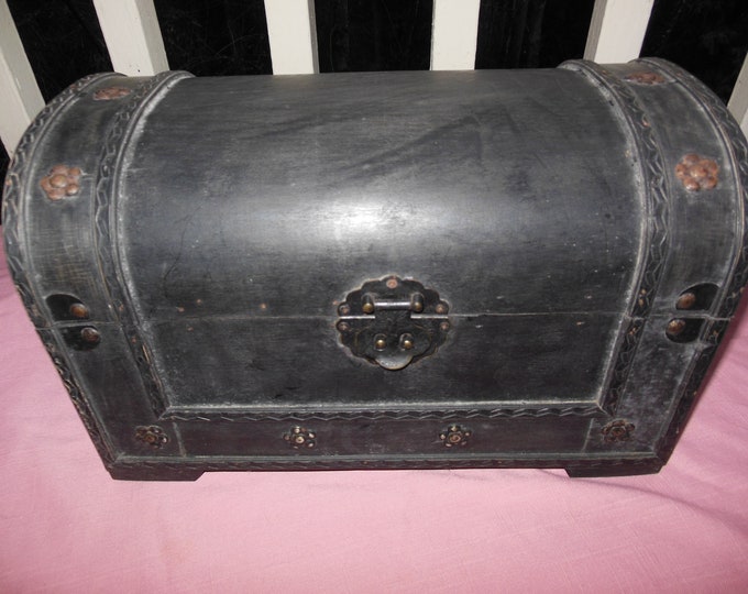 Antique Wood Chest / Vintage Wood Chest / Small Wood Chest / Memory Box