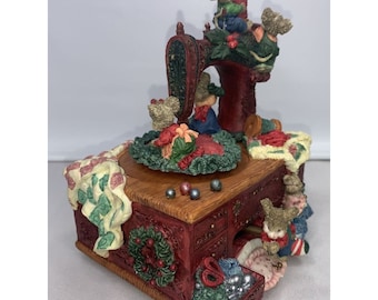 Musical Mice Sewing Machine Plays Jingle Bell Rock Christmas music box works