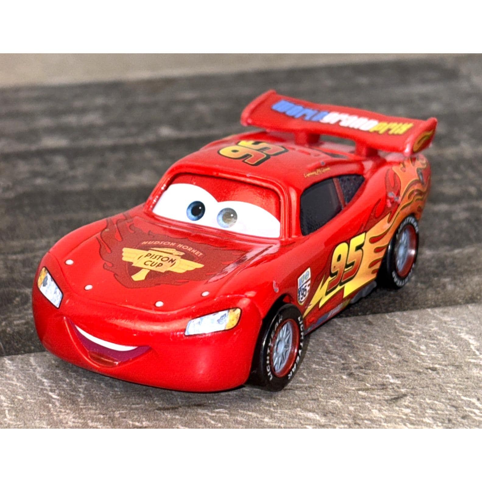 Disney Pixar Cars 2 Lightning Mcqueen With Travel Wheels Mattel