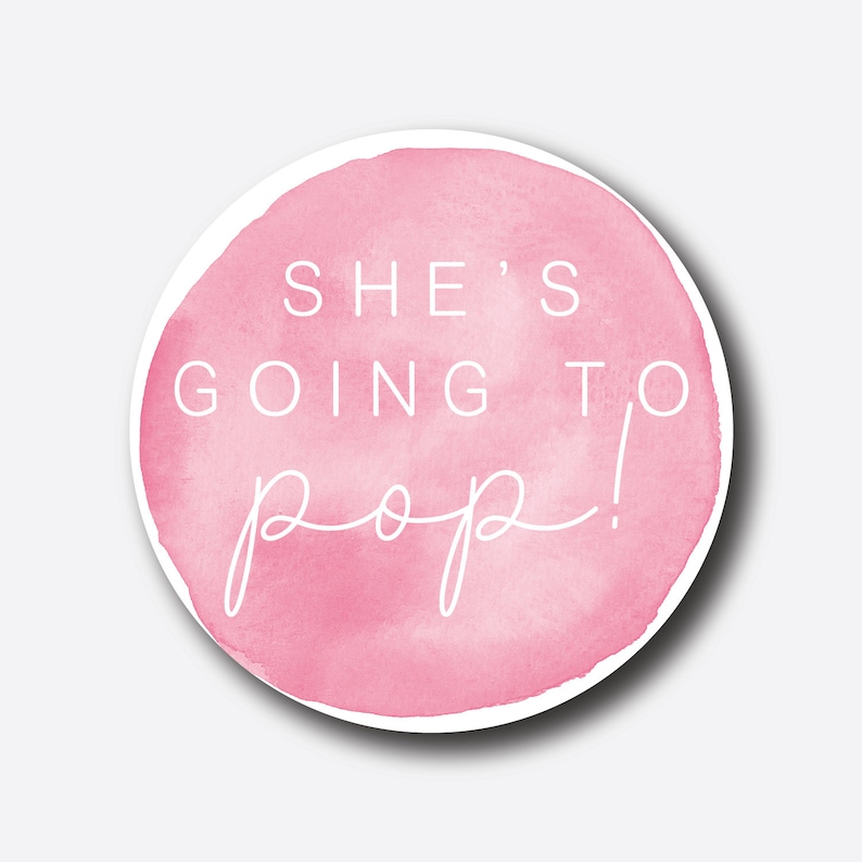 Puede incluir: C&iacute;rculo rosa acuarela con el texto "She's going to pop!" en blanco.
