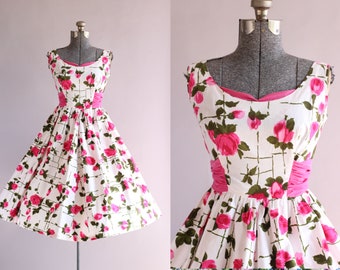 Vintage 1950s Dress / 50s Cotton Dress / Pink Long Stem Rose Print Dress w/ Waist Sash XS