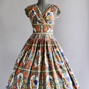 Vintage 1950s Dress / 50s Cotton Dress / Richard Shops Gray and Orange Floral Dress w/ Empire Bust XS/S image 3