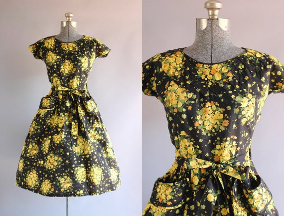 Vintage 1950s Dress / 50s Cotton Dress / SWIRL Bla