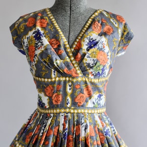 Vintage 1950s Dress / 50s Cotton Dress / Richard Shops Gray and Orange Floral Dress w/ Empire Bust XS/S image 2