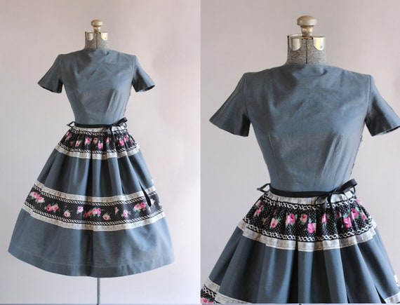 Vintage 1950s Dress / 50s Cotton Dress / Grey Flo… - image 1