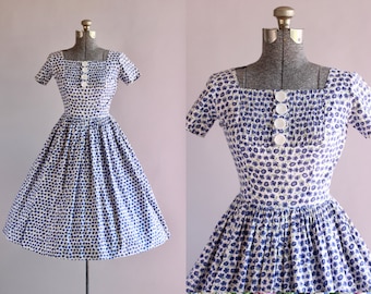 Vintage 1950s Dress / 50s Cotton Dress / Blue and White Floral Dress w/ Pin tucked Bodice S