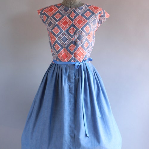 Vintage 1950s Dress / 50s Cotton shops Dress / Swirl Chambray and Red Patchwork Print Dress L