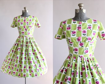 Vintage 1950s Dress / 50s Cotton Dress / Lime Green and Pink Floral Dress w/ Shelf Bust XS
