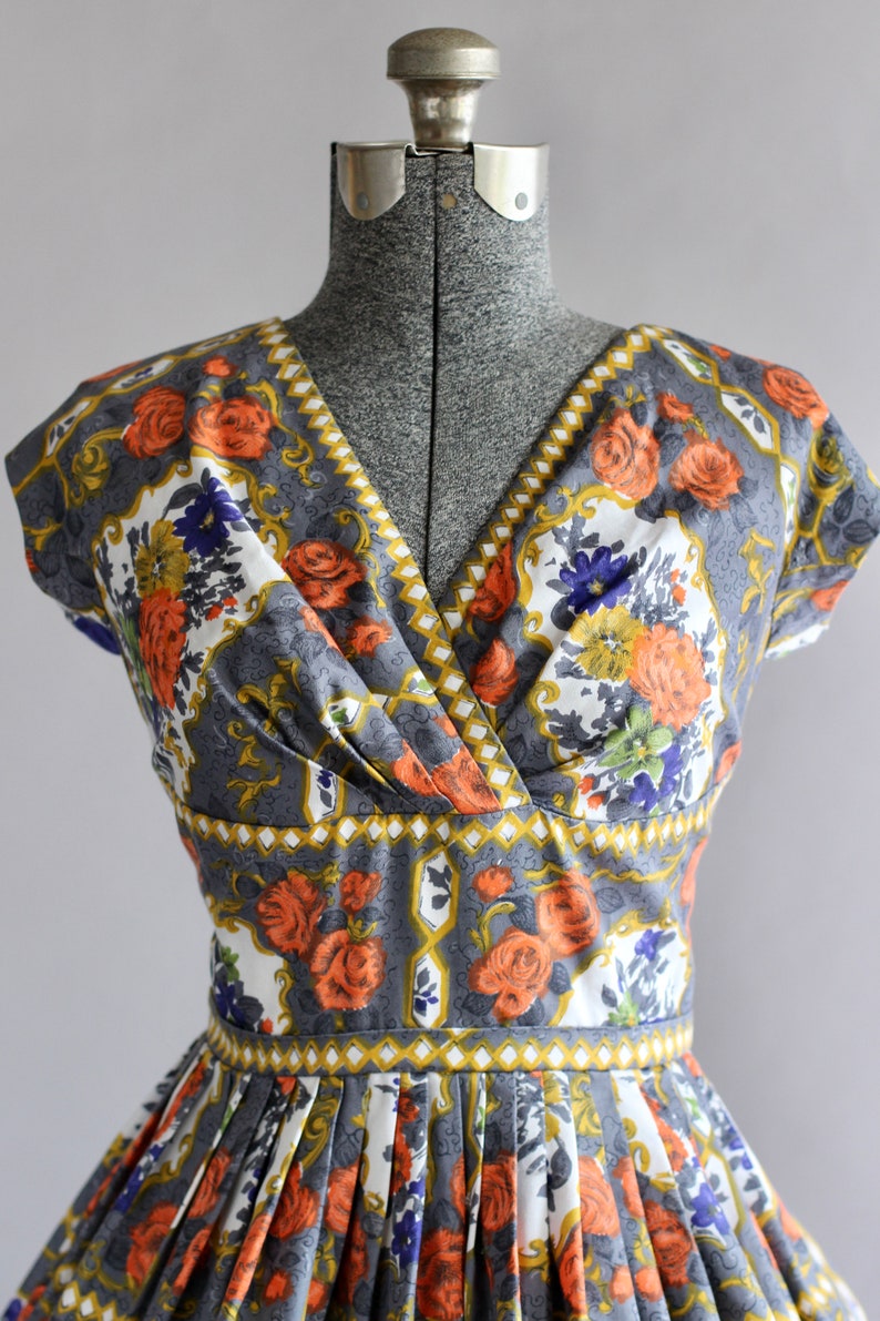 Vintage 1950s Dress / 50s Cotton Dress / Richard Shops Gray and Orange Floral Dress w/ Empire Bust XS/S image 6
