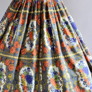 Vintage 1950s Dress / 50s Cotton Dress / Richard Shops Gray and Orange Floral Dress w/ Empire Bust XS/S image 4