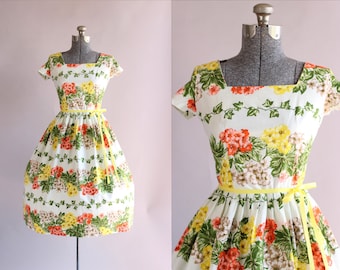 Vintage 1950s Dress / 50s Cotton Dress / Modeled by Millroy Bright Floral Print Dress w/ Full Skirt S