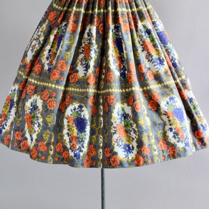 Vintage 1950s Dress / 50s Cotton Dress / Richard Shops Gray and Orange Floral Dress w/ Empire Bust XS/S image 5