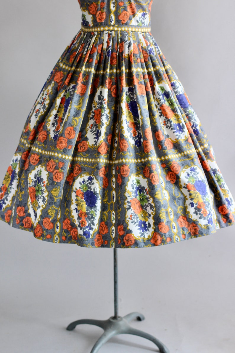 Vintage 1950s Dress / 50s Cotton Dress / Richard Shops Gray and Orange Floral Dress w/ Empire Bust XS/S image 5