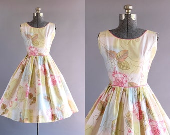 Vintage 1950s Dress / 50s Cotton Dress / Eddy George Pretty Pastel Rose Print Dress XS/S