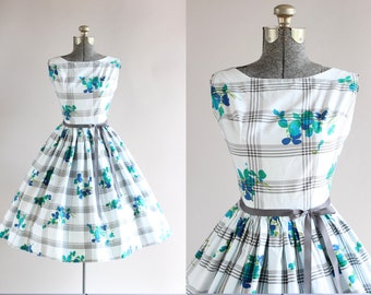 Vintage 1950s Dress / 50s Cotton Dress / Blue and Green Floral Sun Dress w/ Full Skirt XS