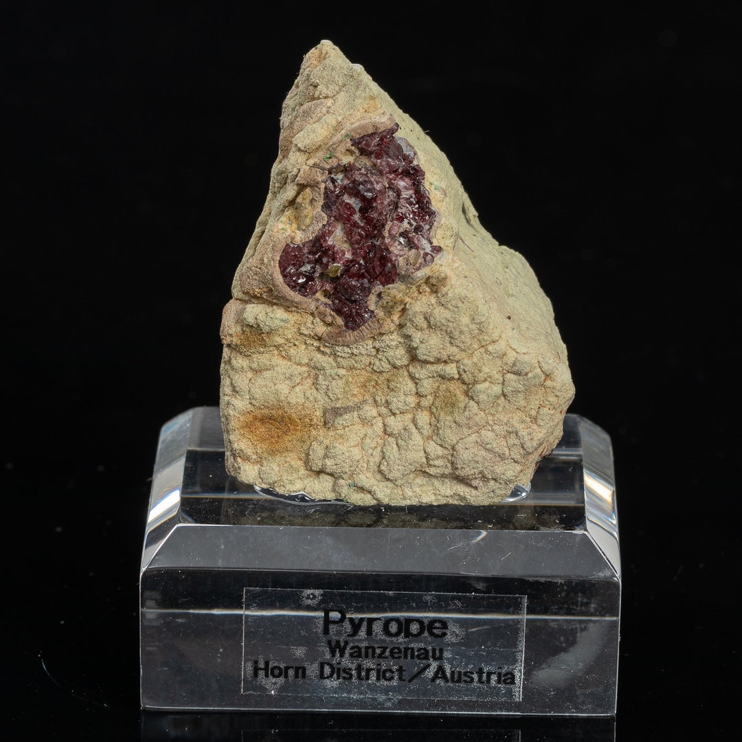 Garnet Pyrope in Serpentine Matrix Crystal With Stand 3.1 Oz Stone ...