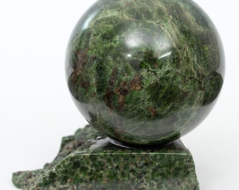 Garnet with CHROME DIOPSIDE polished sphere 2.32 inch with stand crystal ball specimen emerald stone #3654T Norway