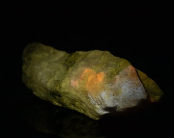 Rare Fluorescent TUGTUPITE Beryllite Natural crystal stone 0.96 oz #3497T  GREENLAND