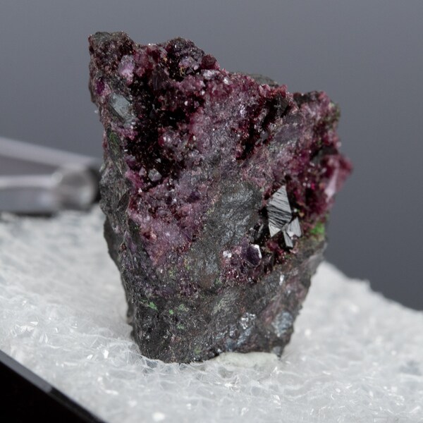 Rare Kammererite Crystals Cluster on Matrix specimen stone 0.18 oz thumbnail in Perky Box #2993T - Turkey