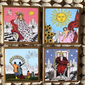 PORTA-COSPOS! Porta-copos com cartas de tarô representando a felicidade da família, com detalhes dourados!
