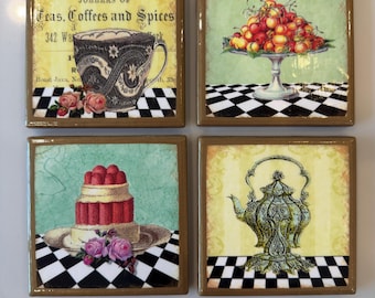 ¡POSAVASAOS! Posavasos de cuadros blancos y negros para fiesta de té con detalles dorados.
