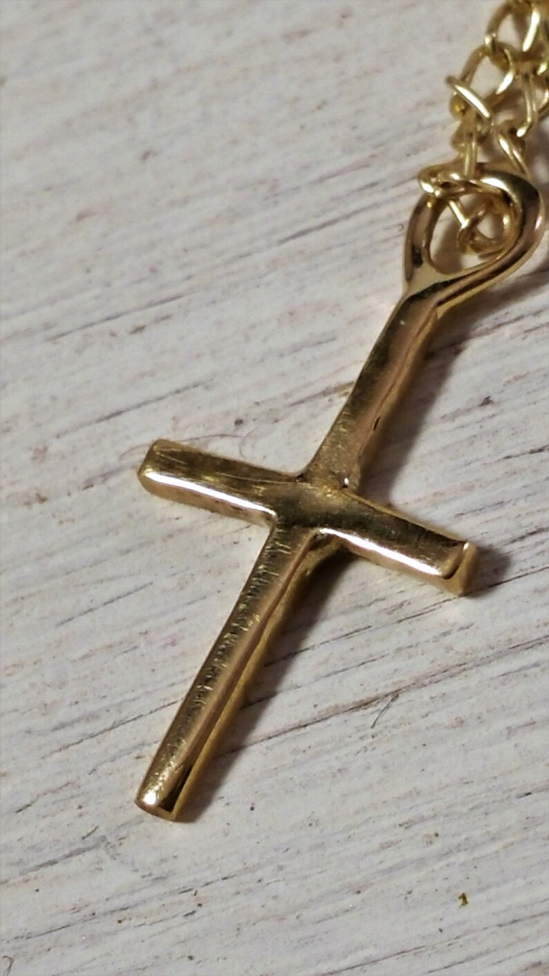 Hand Made 9ct Soild Gold Cross and Chain. Gold Cross on a Beautiful