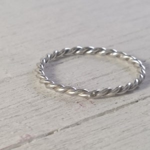 Anillo trenzado de plata de ley maciza. Anillo trenzado hecho a mano de Silver Wire. Plata completamente maciza sin materiales añadidos para hombres y mujeres imagen 2