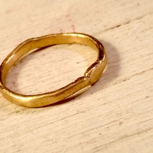 9ct Gold Hammered Ring: 2mm Wedding Band