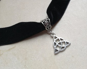 New UK Seller Black Leather Choker Necklace with Infinity Celtic Knot Charm New UK Seller Black Leather Choker Necklace with Infinity Celtic Knot Charm