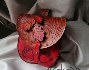 Red Oak, Medium Wood and Leaves belt pouch in handmade leather | Cottagecore, Fairy, Elf, Ranger, LARP, Nymph