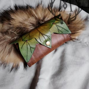 Cartera fina de piel con hojas élficas y hojas de hiedra | Cartera delgada | Élfico, hada, celta, cottagecore