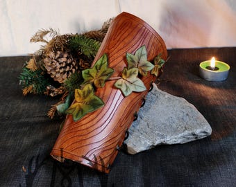 Armschutz aus Leder in Holzoptik mit Efeublättern | Fantasy-Accessoire für LARP, Cosplay oder Elfenzeremonien