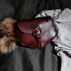 Gürteltasche aus Kastanienleder - Mittelalter/Keltisch/Wikinger/Zwergen-Stil