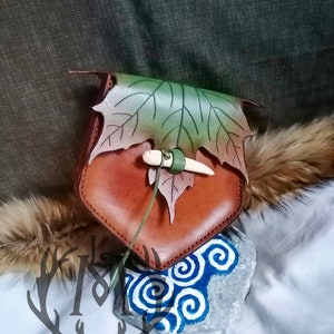 Maple Leaf Belt Pouch in genuine leather, Leather Belt Bag | Fantasy Larp Ranger Elf RPG Sca Fairy Celtic